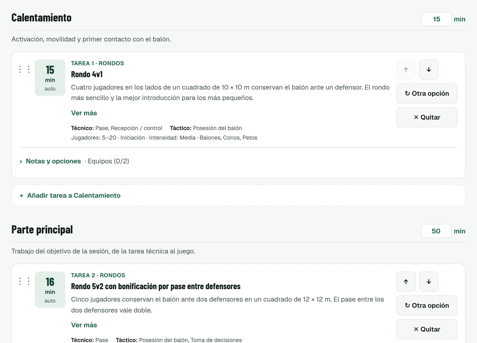 El planificador de sesiones con el calentamiento y la parte principal: cada tarea muestra sus minutos, objetivos, jugadores y material, con botones para ordenarla, cambiarla o quitarla.